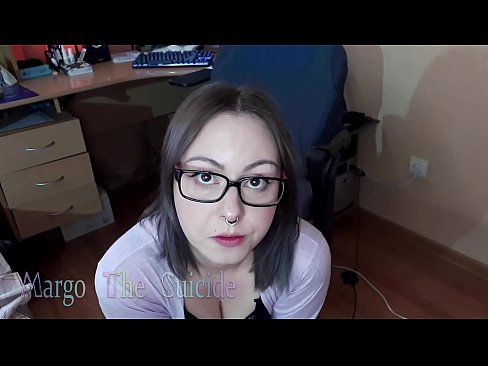 ❤️ Moza sexy con lentes chupa un consolador profundamente ante a cámara ❤ Follar en nós ﹏